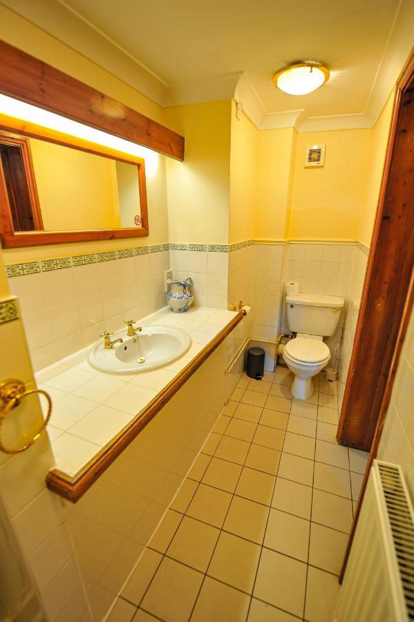 The Coachman Pub, Hartford, Room Only Hartford  外观 照片